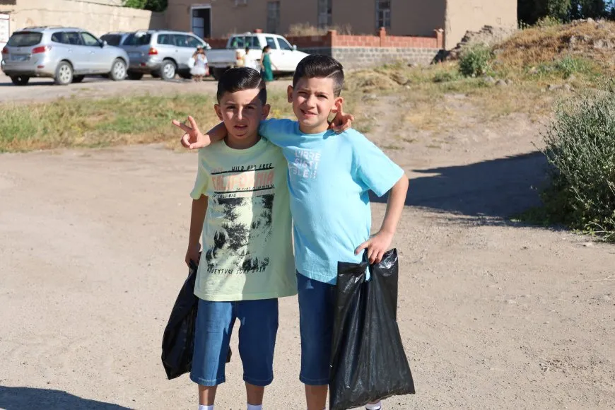 Di cejnê de kolan bi zarokan şên bûne