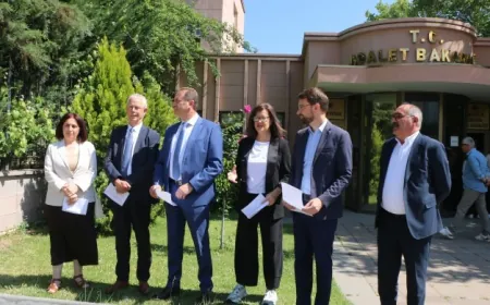 Şandeya Îmraliyê pêşwaziya Koma Çep a Ewropayê ya Yekbûyî kir