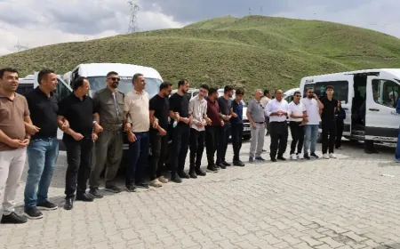 Gel ji bajarên Serhedê ji bo ‘Mîtînga Azadiyê’ bi rê ket