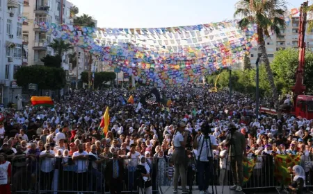 Li Mêrsînê bi hezaran kes tev li "Mitînga Azadiyê" bûn