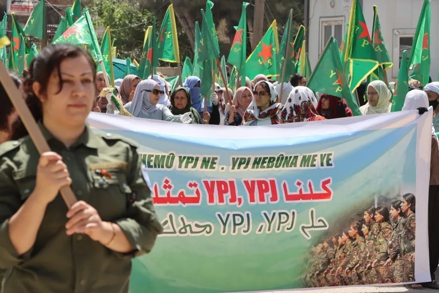 ‘YPJ şerekî nû yê hebûnê dike, em jî piştgiriya wê dikin’