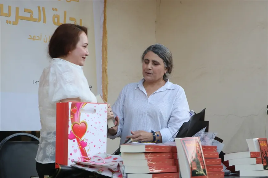 Pirtûka "Rêwîtiya ber bi Azadiyê ve" ya Şîlan Ehmed li Hesekê hat imzekirin