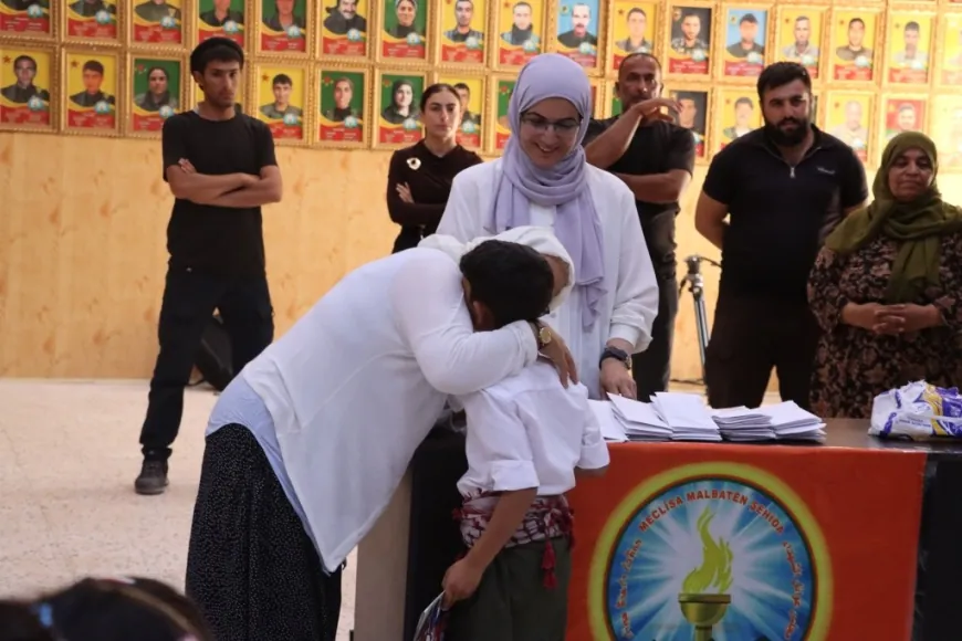 Zarokên şehîdan hatin xelatkirin