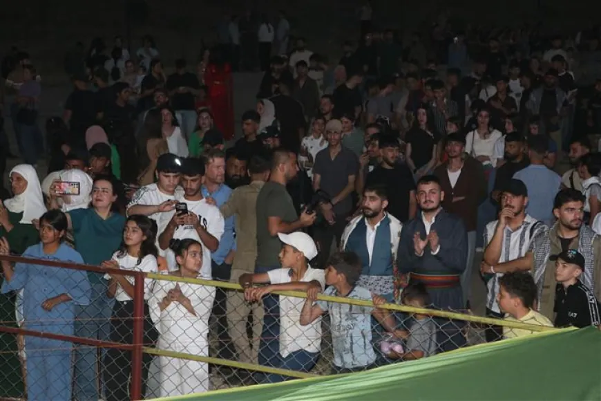 Li Hesekê mîtîngek girseyî ji bo piştgiriya YPJ`ê hate lidarxistin