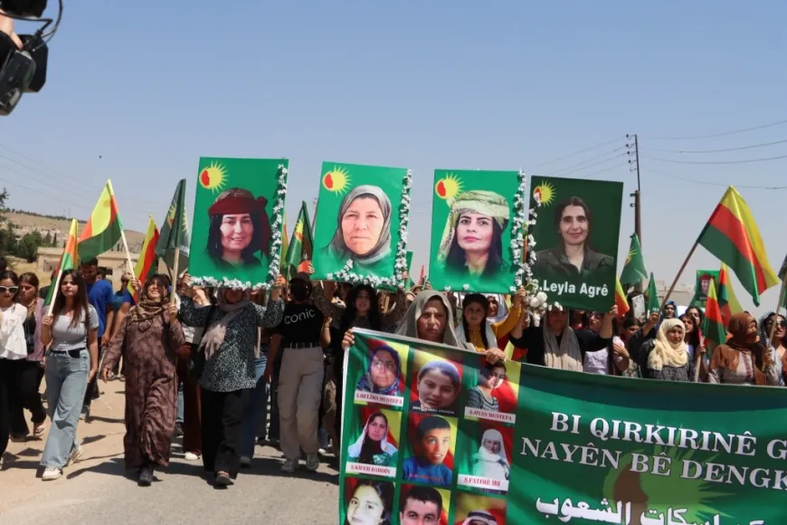 Gelê Kobanê ji bo bîranîna komkujiyên Helincê û Kobanê meşiyan