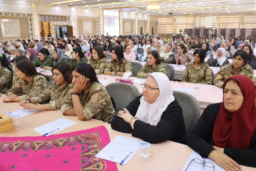Meclisa Jinan a PYD’ê di panelekê de mafên jinan û destûra Sûriyeyê nîqaş kirin