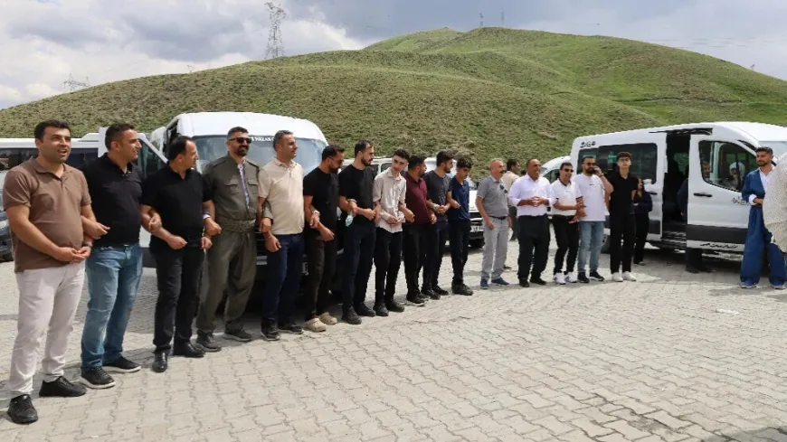 Gel ji bajarên Serhedê ji bo ‘Mîtînga Azadiyê’ bi rê ket