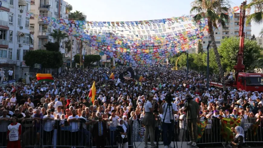 Li Mêrsînê bi hezaran kes tev li "Mitînga Azadiyê" bûn