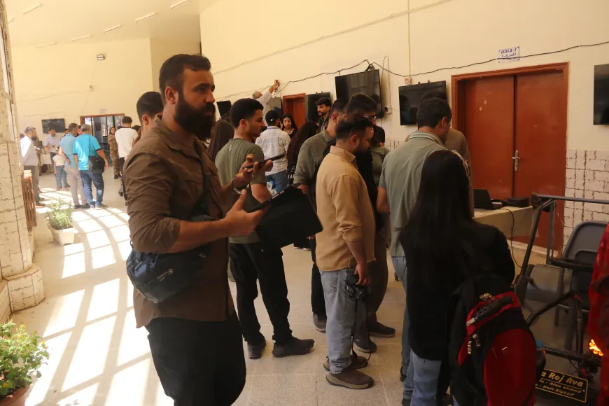 Pêşangeha Zanistî ya Zanîngeha Rojava di roja duyemîn de ye