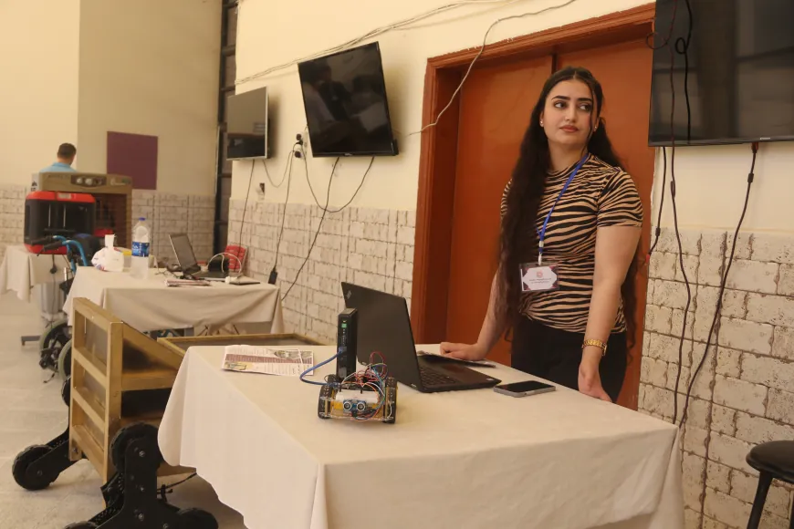 Xwendekarên jin ên Zanîngeha Rojava projeyên zanistî pêşkêş kirin