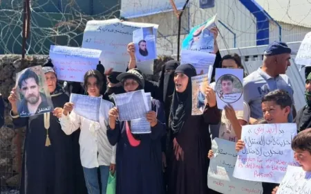 Xizmên girtiyan xwepêşandanek li pêşiya baregeha UNDOF‘ê li dar xist