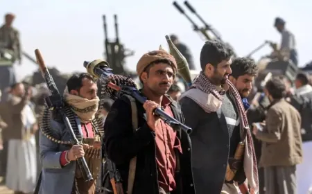 Hûsiyan êrişî tesîsên niftê yên Siûdiyê yên li Deryaya Sor kir