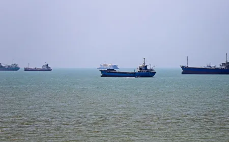 Îranê li Hurmuzê 2 barhilgirên petrolê bombebaran kirin
