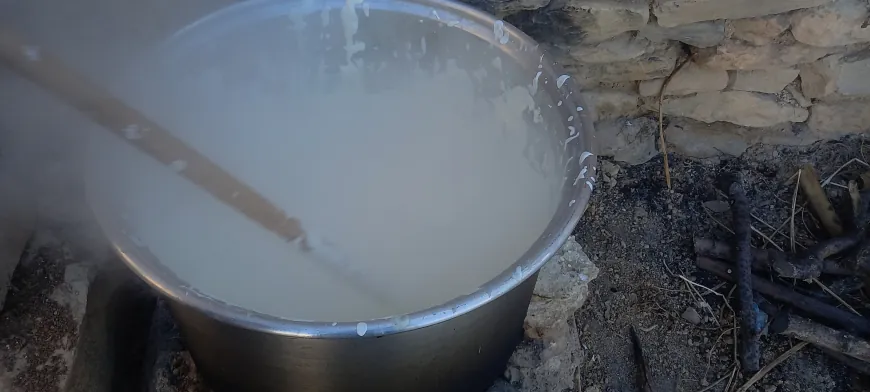 Berhemeke ji destê dayikan; mastê kemandî
