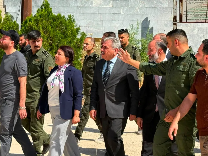 Parêzgarê Hesekê û serokê Desteya Derî û Gumrikê serdana deriyê Nisêbînê kir