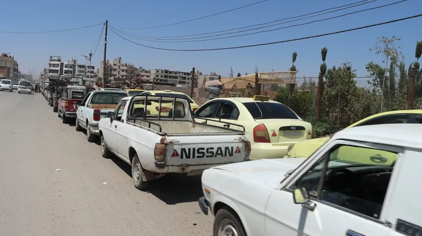 Ji ber kêmbûna benzîna baş li pêşiya benzînxaneyan qelebalix çêdibe