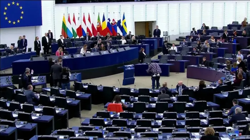 YE`yê mezintirîn pakêta cezayan li ser Rûsyayê pejirand
