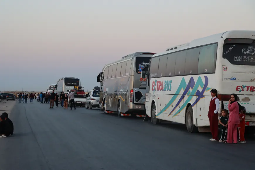 Beşeke din ji koçberên Efrîn ber bi warê xwe bi rê ketin