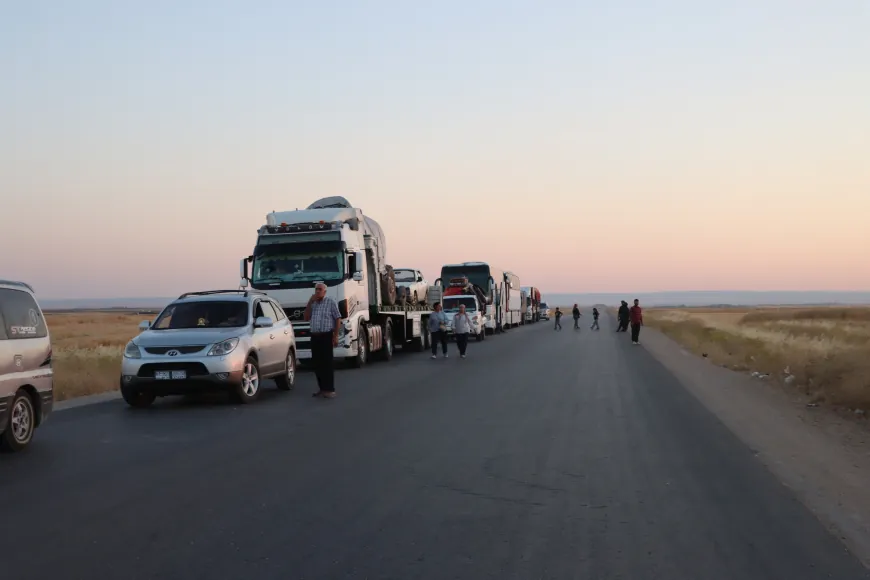 Beşeke din ji koçberên Efrîn ber bi warê xwe bi rê ketin