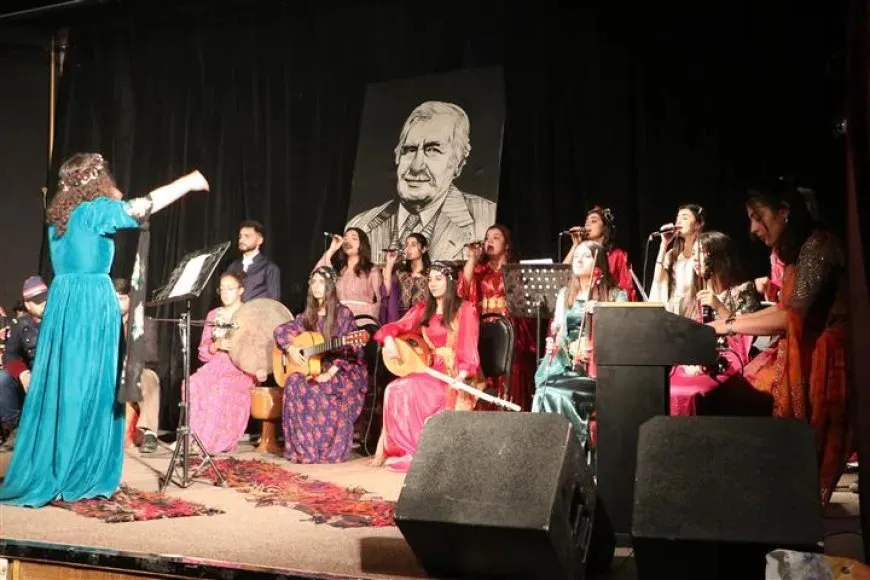 Di şoreşa Rojava de rêwîtiya hunerê ya jinan