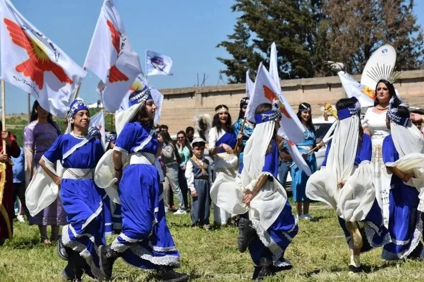 Di şoreşa Rojava de rêwîtiya hunerê ya jinan