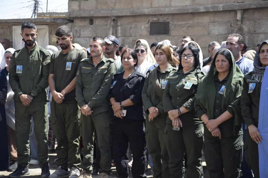 Li Dirbêsiyê ji bo endama Hêzên Ewlekariya Hundirîn merasîma xiyabî hate lidarxistin