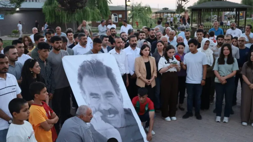 Ciwanên DEM Partiyê li ser sînorê Kobanê Şoreşa Rojava silav kir