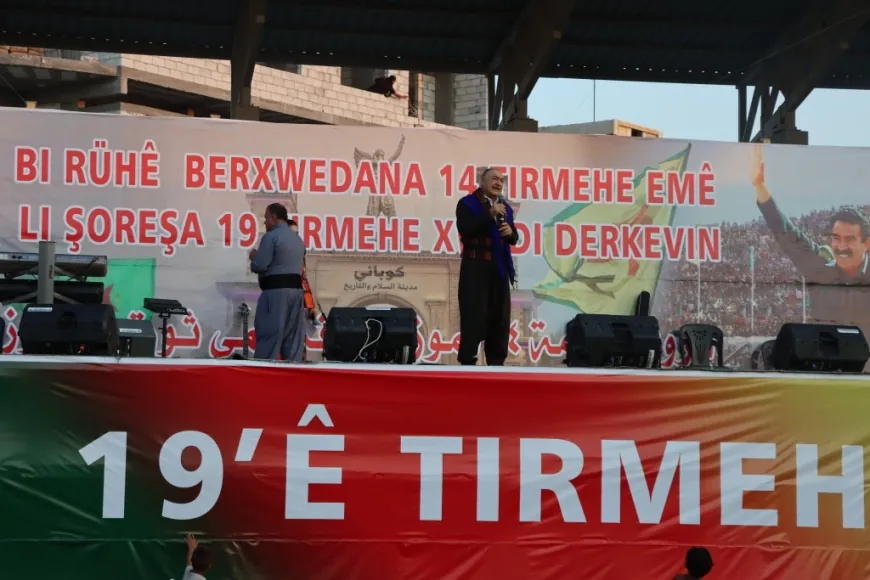 Li Kobanê bi hezaran kesî slavegera şoreşê pîroz kir