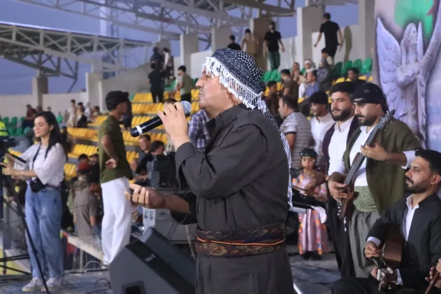 Li Kobanê bi hezaran kesî slavegera şoreşê pîroz kir