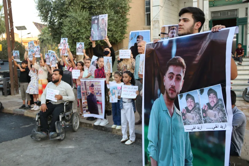 Malbatên dîlgirtiyan çalakî li dar xist