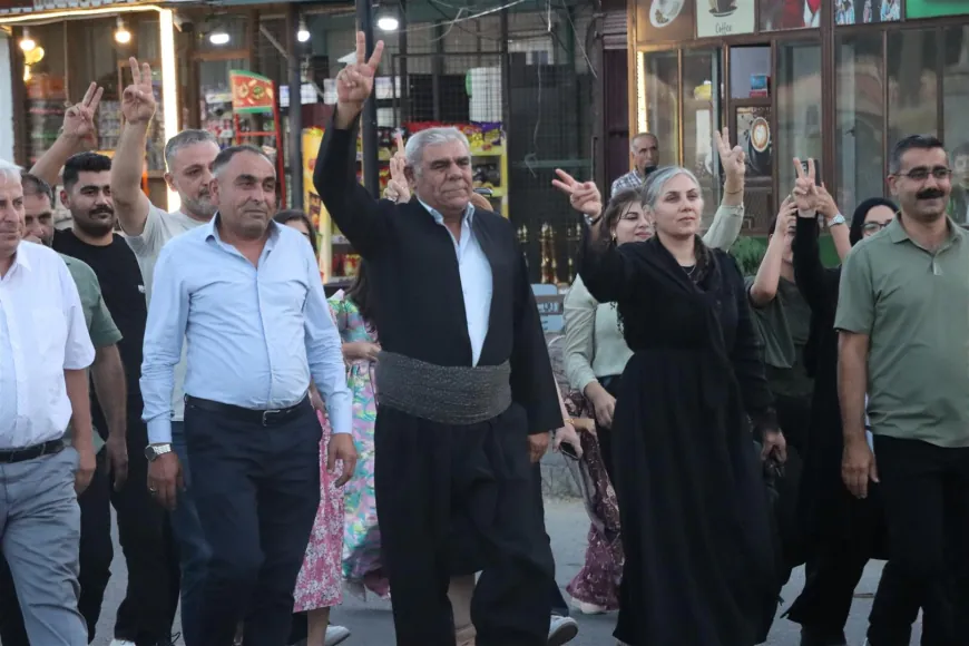 Rêveberên Qamişlo, Dêrik û Çilaxayê bi girseyî hatin pêşwazîkirin