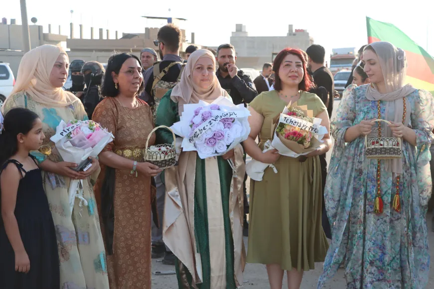 Rêveberên Qamişlo, Dêrik û Çilaxayê bi girseyî hatin pêşwazîkirin