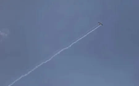Hûsiyan li Erebistana Siûdî parzûngehek bombebaran kir