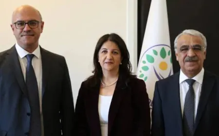 Şandeya Îmraliyê ya DEM Partiyê têkildarî ‘notên hevdîtinê‘ daxuyanî da