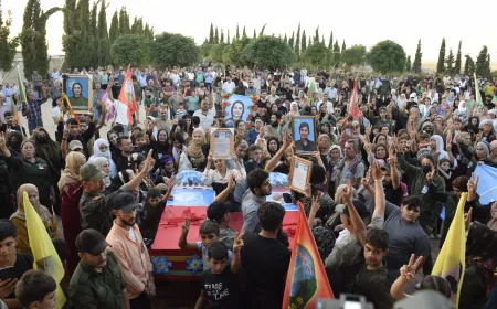 Şehîd Zîlan û Sosin bi merasîmekê hatin oxirkirin
