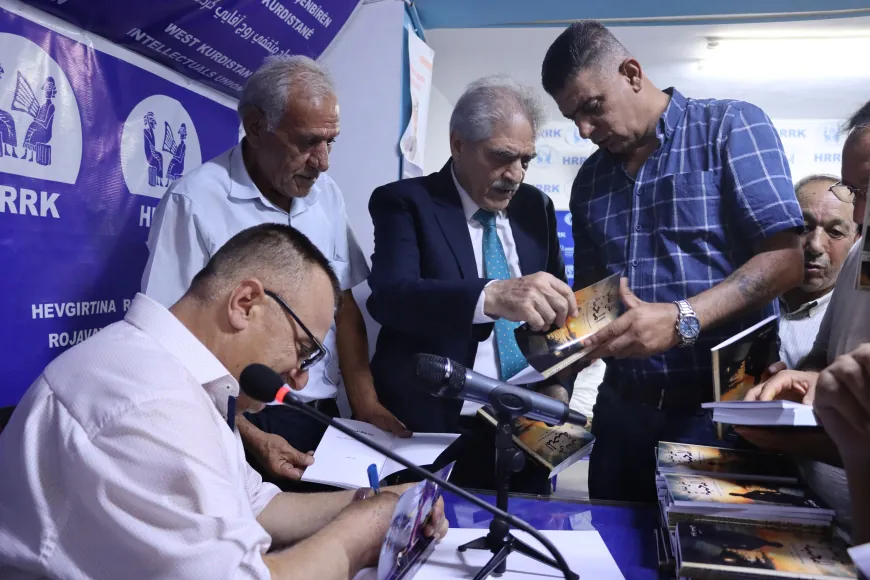 Nivîskar Fewaz Osman du pirtûkên xwe îmze kirin
