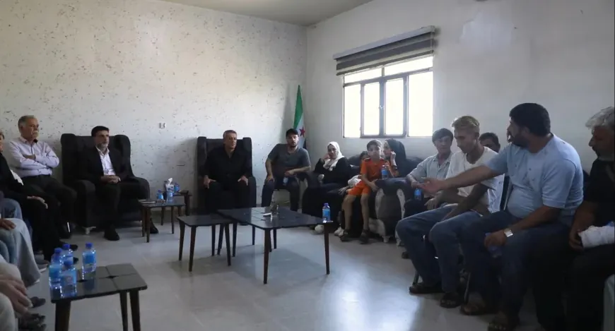 Hêzên Ewlekariya Hundirîn bi koçberên Serêkaniyê re civiya