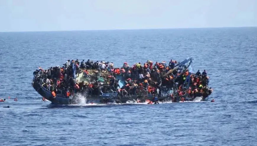 Keştiya penaberan li peravên Lîbyayê bin av bû: 7 mirî