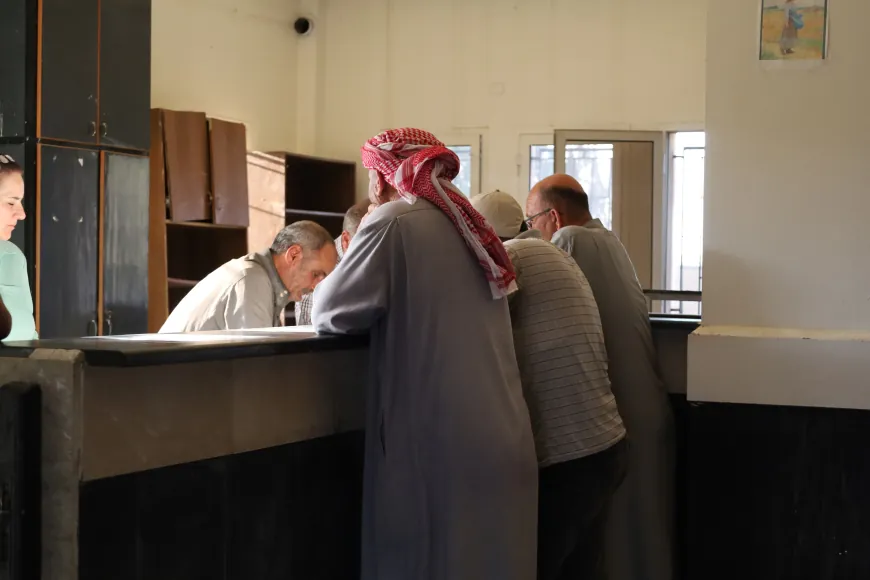 Dayîna pereyên cotkaran dereng dimîne û demsala çandiniyê di xeteriyê de ye