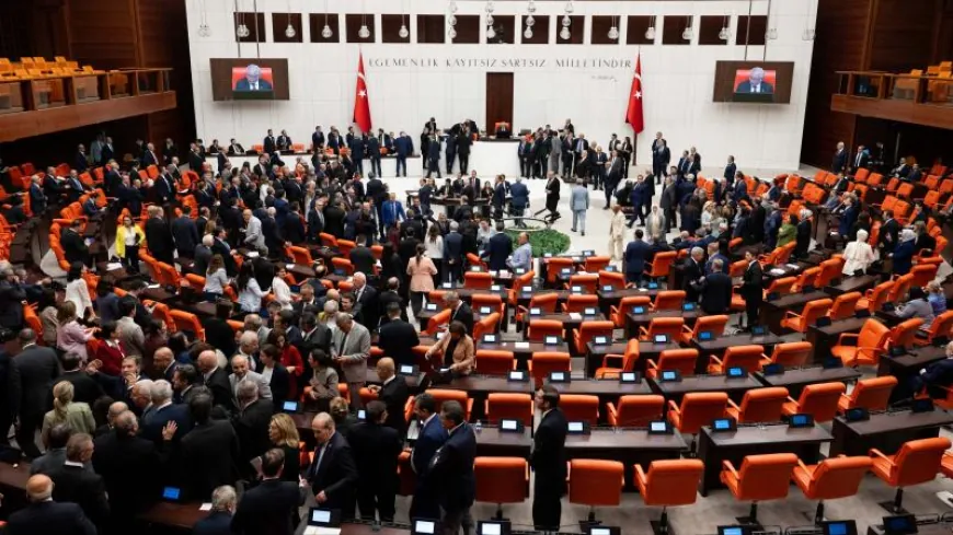 Sibe Desteya Nirxandin û Şopandinê dicive