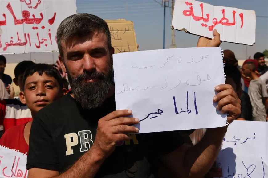 Koçberên li kampan dimînin daxwaza vegerê û tezmînatê kirin