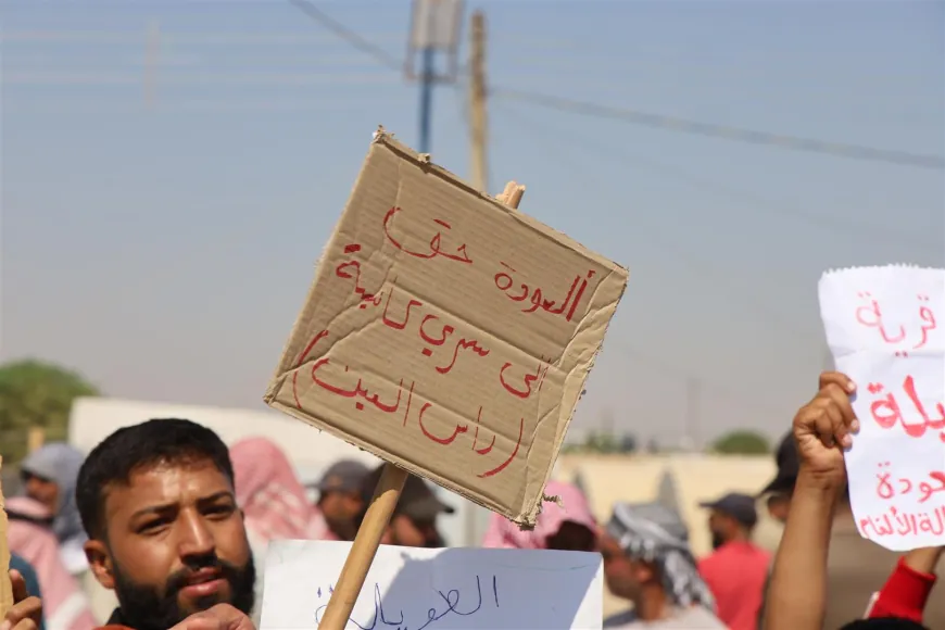Koçberên li kampan dimînin daxwaza vegerê û tezmînatê kirin