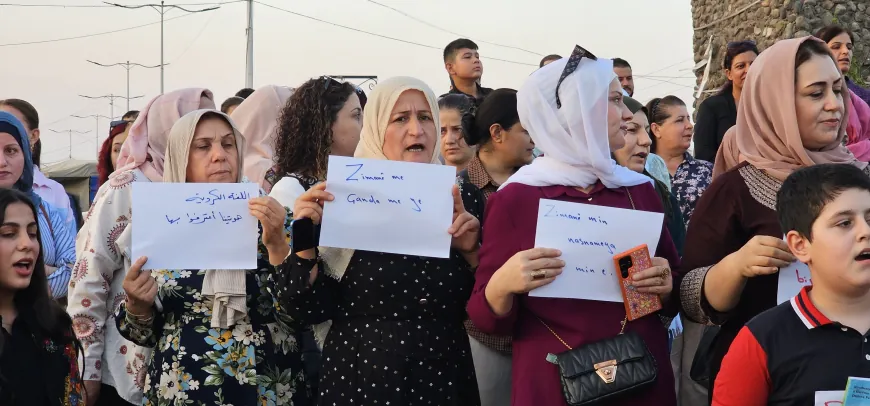 Ji bo mafê zimanê Kurdî xwepêşandan hatin lidarxistin