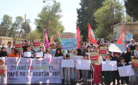 Çalakiya konvedanê ya ji bo zimanê kurdî li Dêrikê didome