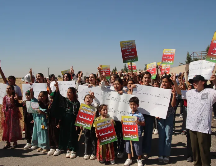 Li Dêrikê û Amûdê xwepêşandanên ji bo perwerdeya bi zimanê kurdî