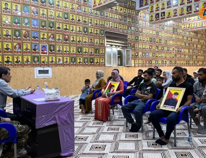 Mezlûm Ebdî bi malbatên şehîdên girtîgeha Kobanê re hevdîtin kir
