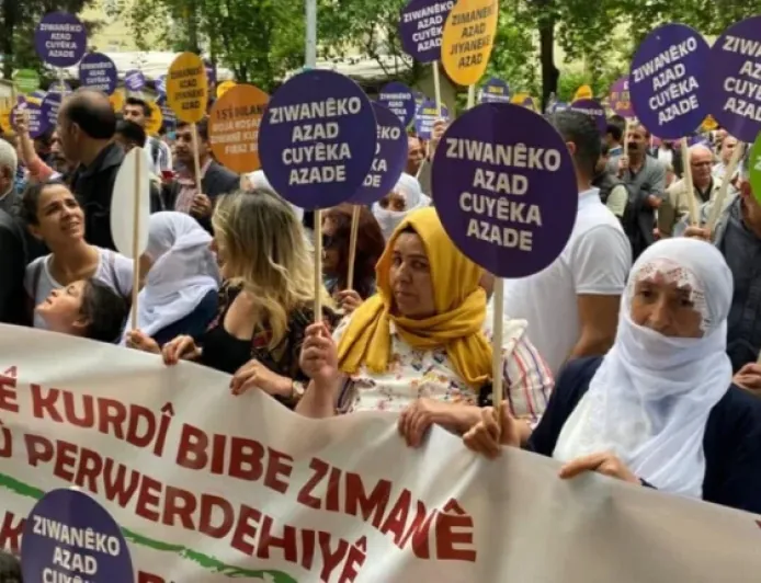 Platforma Yekitiya Neteweyî ya Jinên Kurd: Divê Kurdî bi destûrî were mîsogerkirin