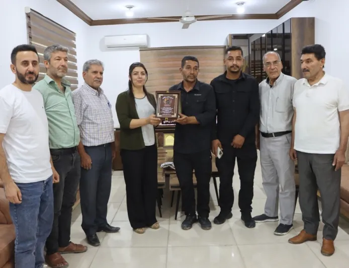Şaredariya Kobanê tîmên agirkujiyê xelat kirin