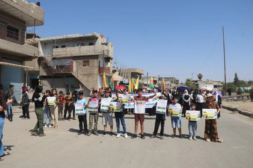 Li bajarên herêma Cizîrê ji bo redkirina biryara Wezareta Perwerdeyê xwepêşandan
