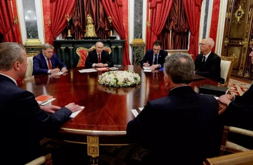 Şandeya Amerîkayê û Putin civiyan
